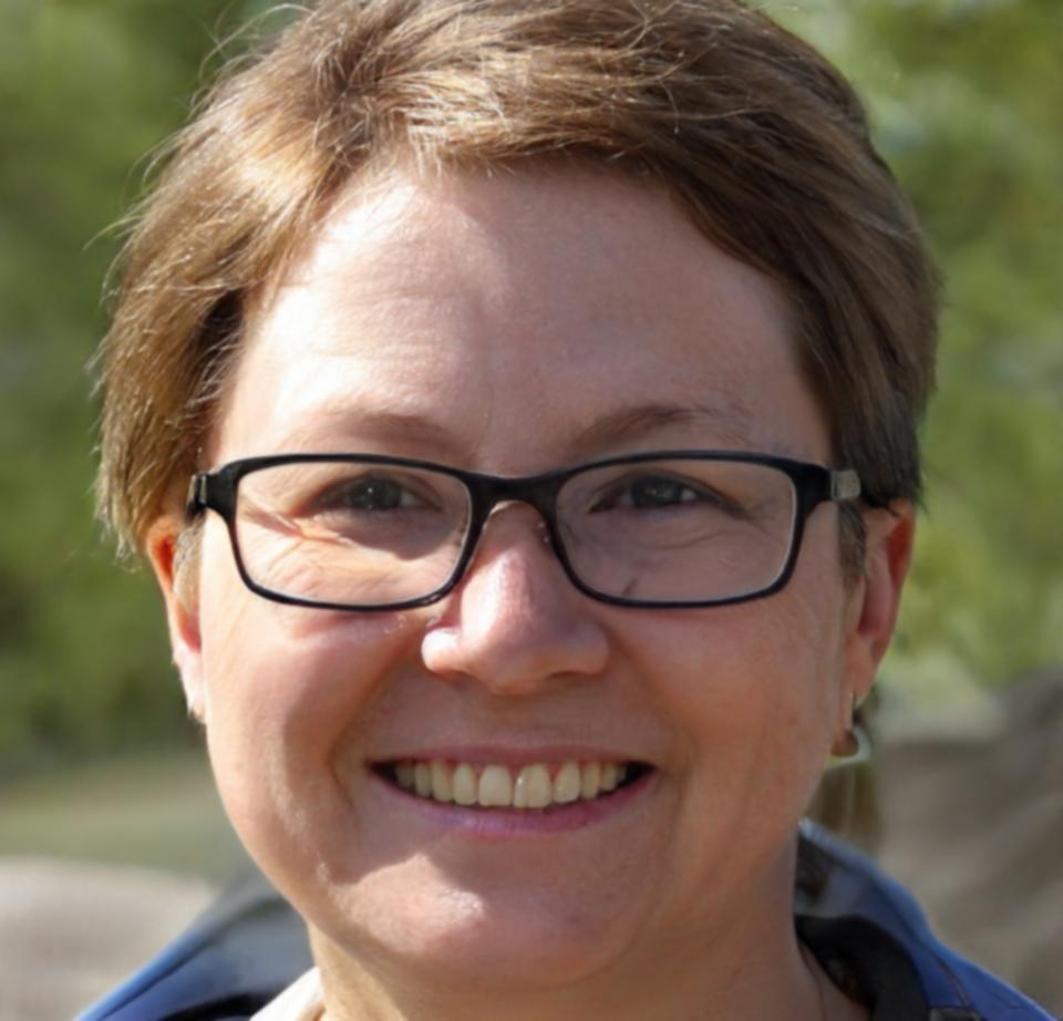 Dr. Sarah Müller - Leitende Finanzexpertin